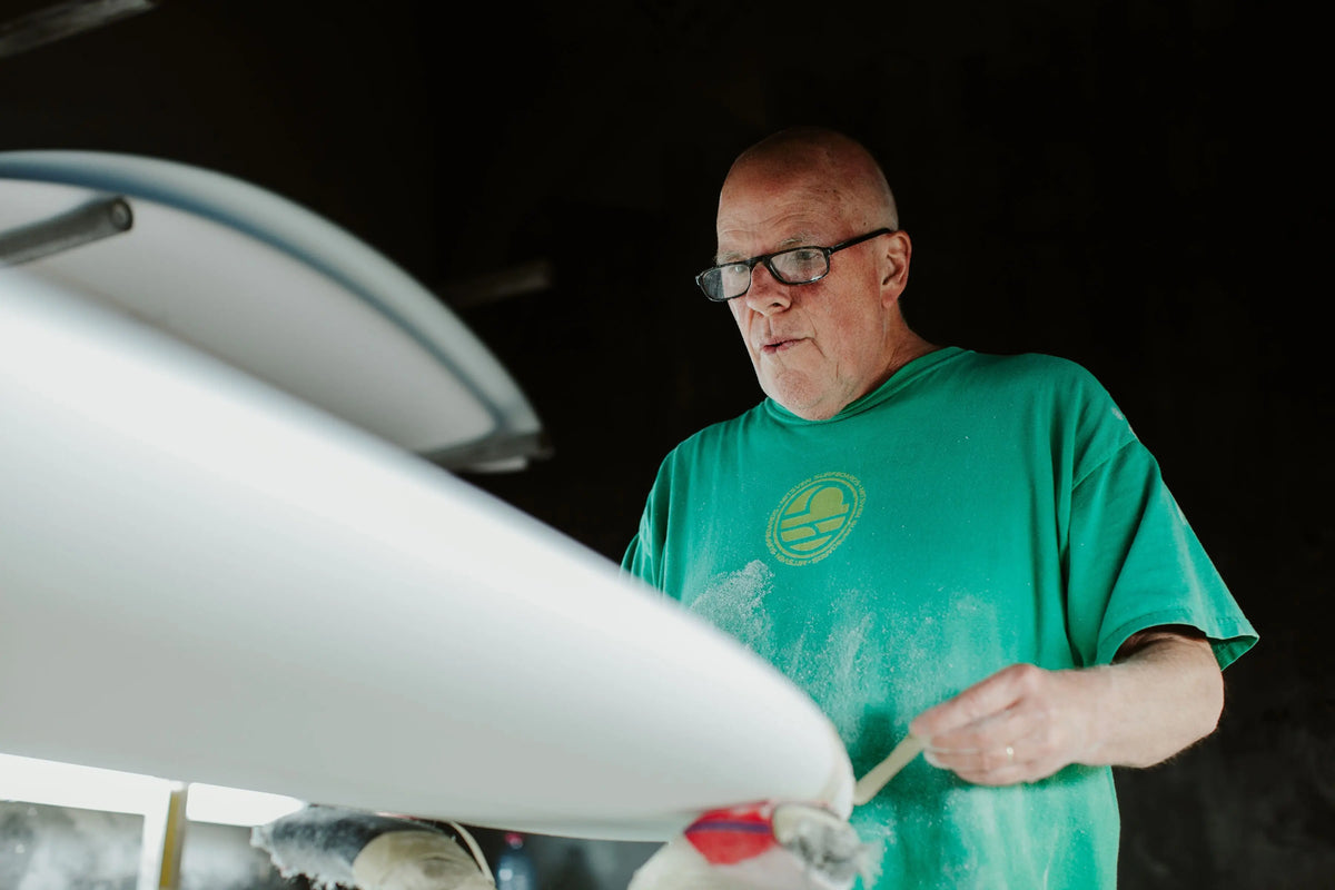 Bob Mitsven arrive au Shapers Club