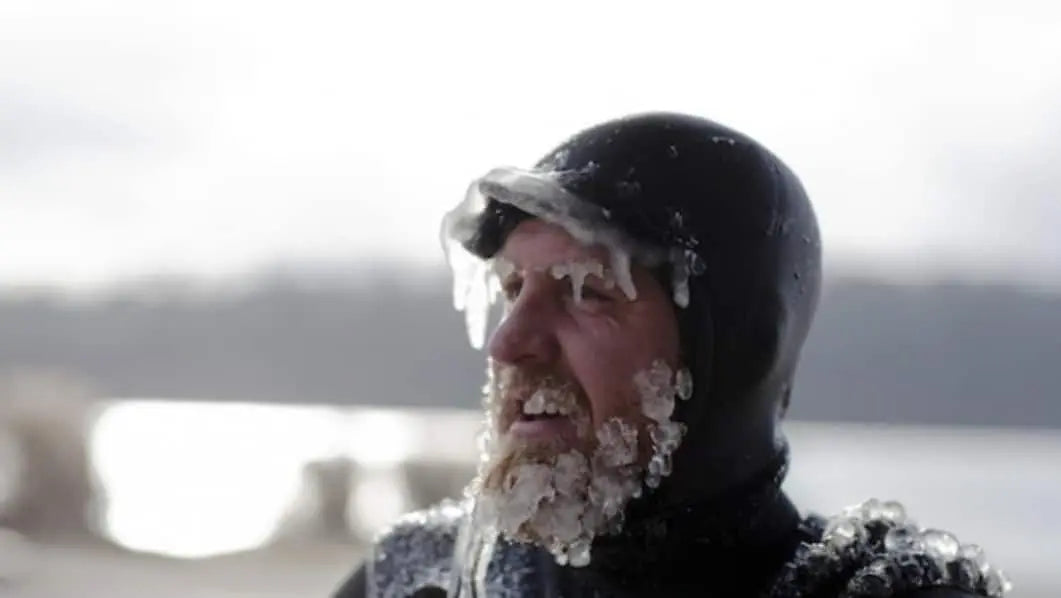 Exostose et surf : comment protéger ses oreilles du froid et des infections ? 🌊👂❄️
