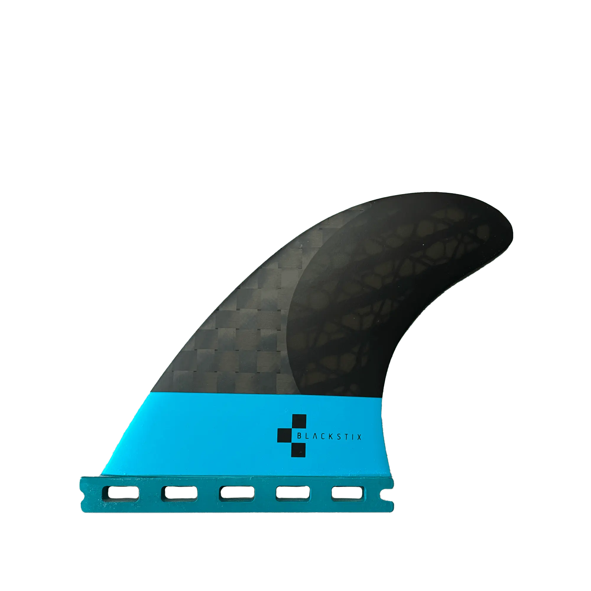 Shapers-Club- Le Futures - F4 Blackstix 3.0 - Carbon est un aileron de planche de surf simple avec une texture élégante en fibre de carbone noire sur la partie supérieure et une base bleue vibrante comportant le texte « F4 Blackstix » à côté d'un symbole plus noir. Conçu pour un montage facile sur les planches de surf, cet aileron est équipé d'une fente horizontale à sa base. Le produit est présenté sur un fond vert uni. -surfshop-surfboard