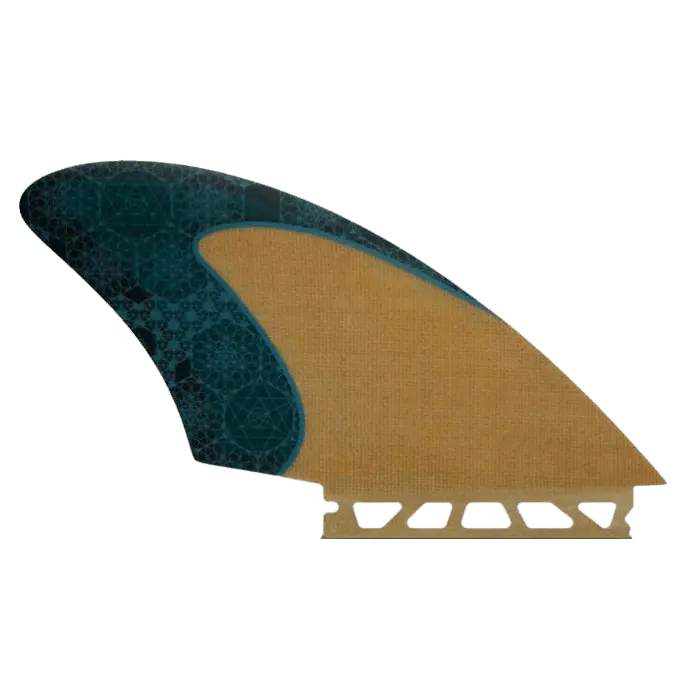 Shapers-Club- L'aileron de planche de surf Futures - Dave Rastovich Keel Jute Honey Comb présente un design géométrique bleu foncé et naturel semblable au bois, orné de motifs complexes sur la partie bleue. Il est compatible avec les systèmes Futures et comprend une structure découpée à la base pour la fixation à votre planche de surf. Le fond est transparent. -surfshop-surfboard