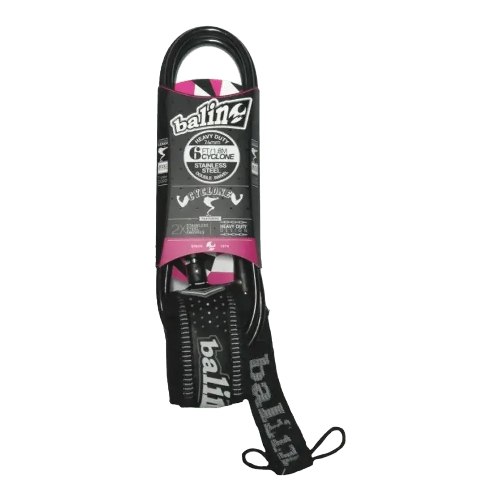 Shapers-Club- L'emballage du leash de surf BALIN - LEASH - 6' - BLACK souligne sa résistance remarquable et son adéquation aux grosses vagues, mettant en valeur une marque claire et un logo bien affiché sur la sangle. -surfshop-surfboard