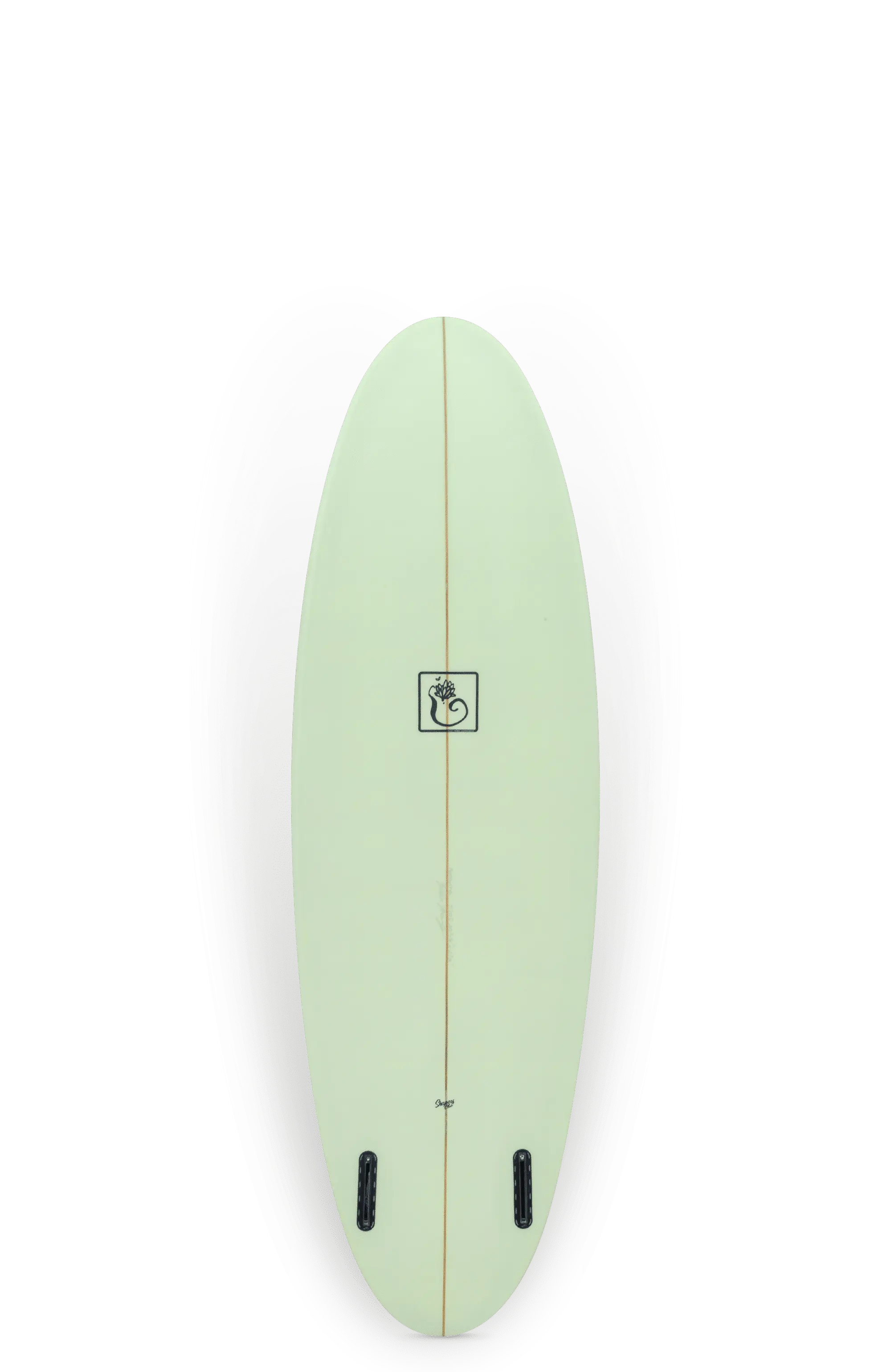 Shapers-Club- La planche de surf Beau Young Quokka, mesurant 5'1" x 20 3/4" x 2 17/20", arbore une finition vert clair avec une forme ovale élégante et un design minimaliste. Elle comporte une seule corde en bois qui descend verticalement au centre, deux boîtiers d'ailerons noirs près du bord inférieur et un petit logo Beau Young placé au milieu près du haut. -surfshop-surfboard
