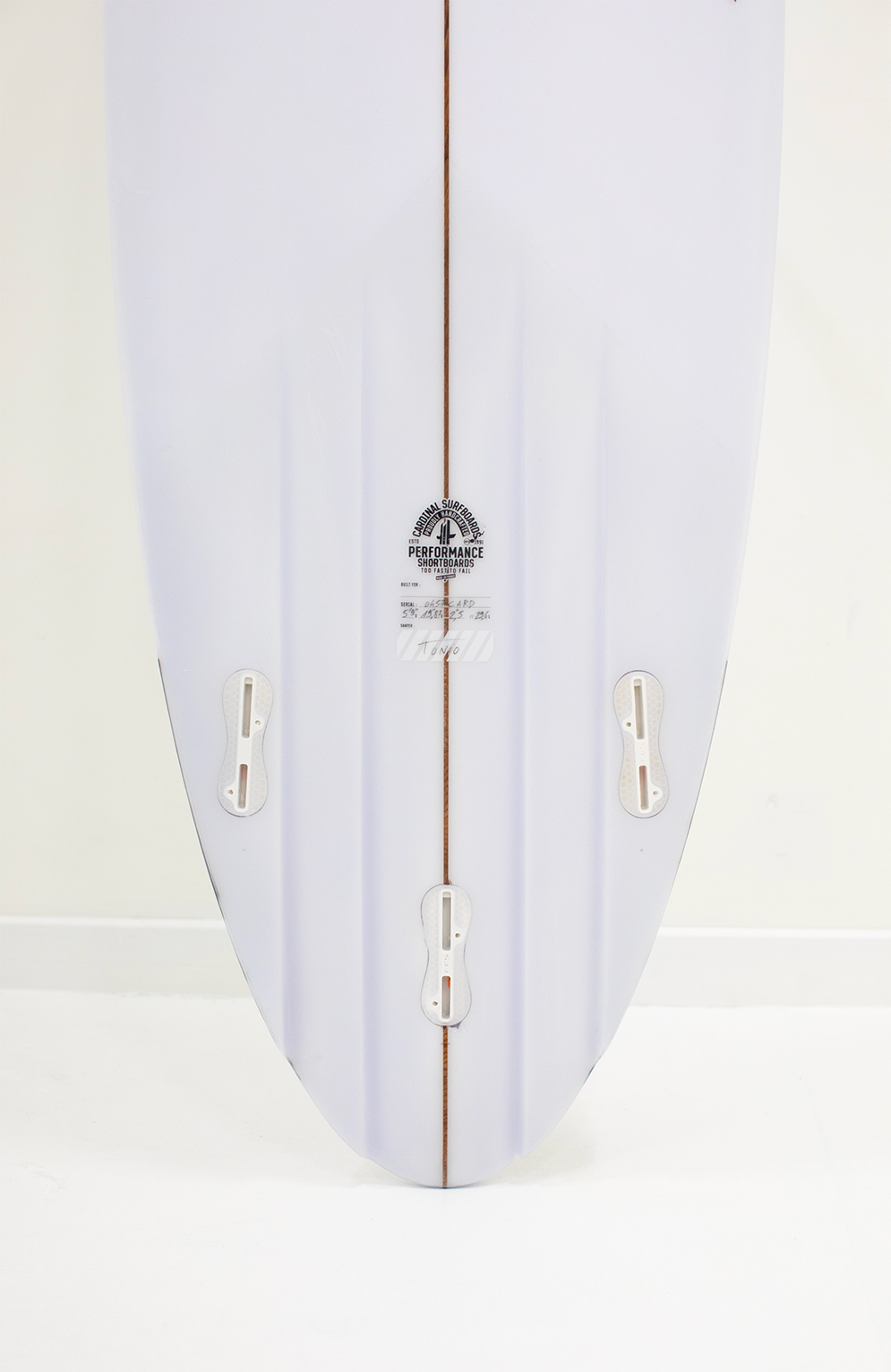 Cardinal surfboards - Twin perf round pin channel - 5'9" x 19 5/8" x 2 1/2" - 29,6L