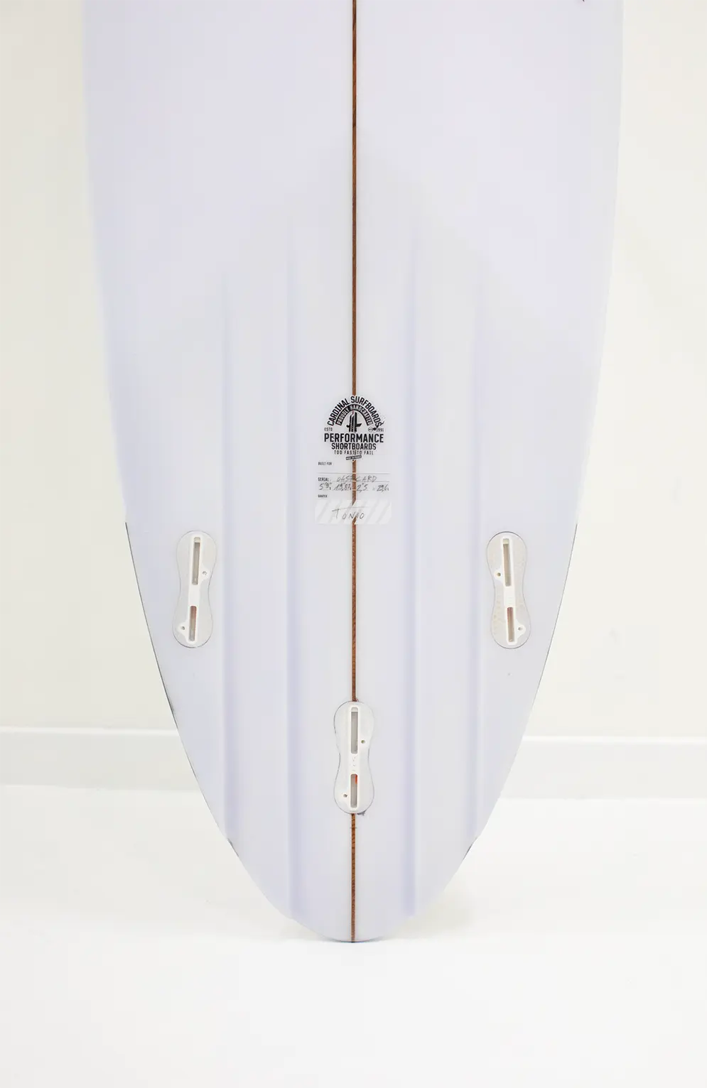Cardinal surfboards - Twin perf round pin channel - 5'7" x 19 1/2" x 2 3/8" - 26,8L Shapers club