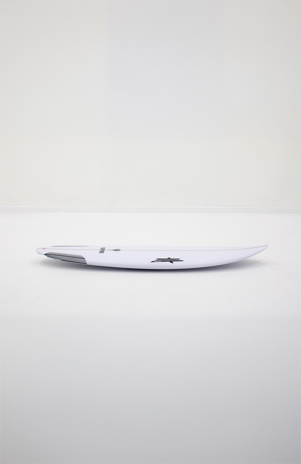 Cardinal surfboards - Twin perf round pin channel - 5'9" x 19 5/8" x 2 1/2" - 29,6L