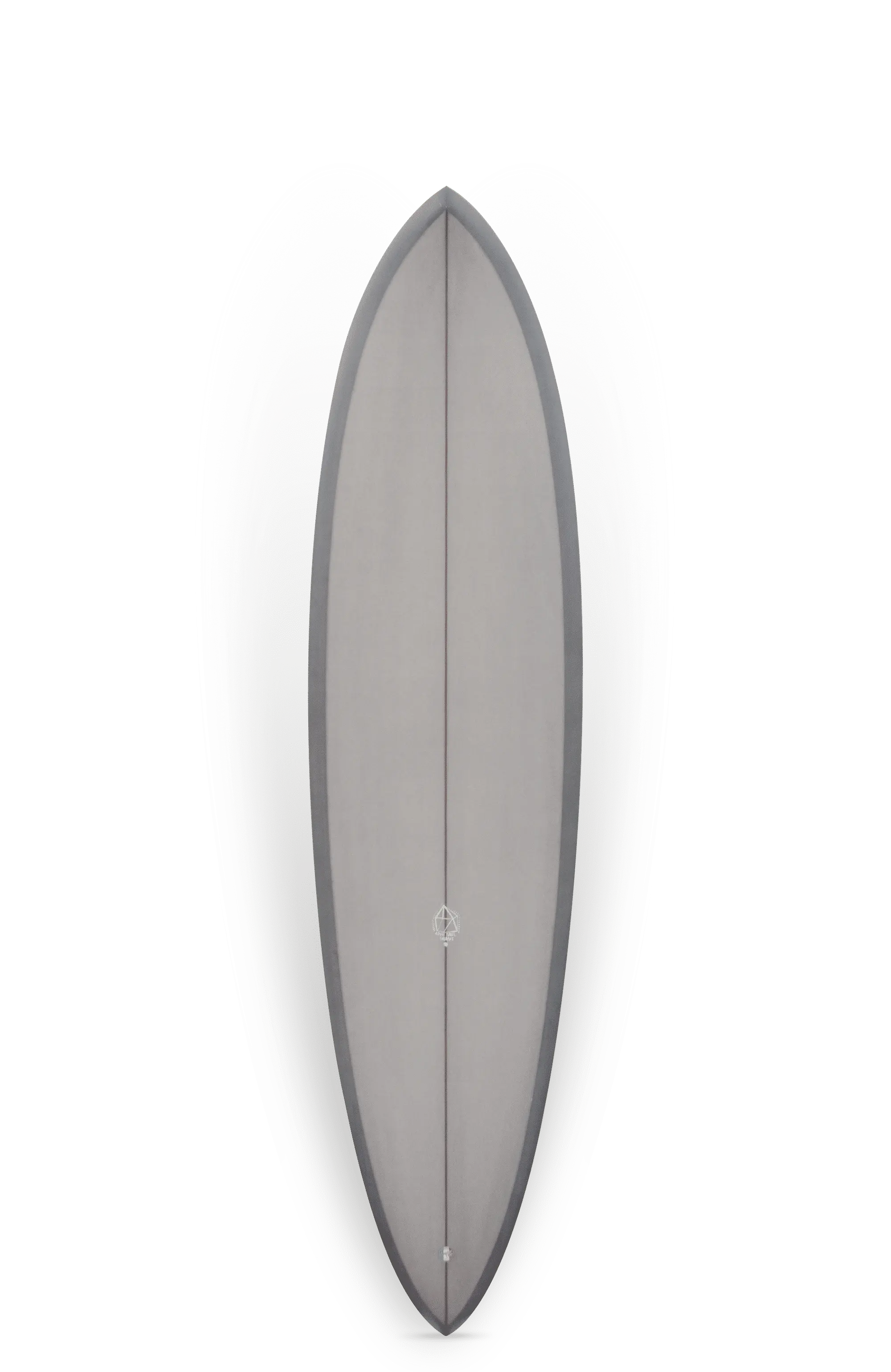 Shapers-Club- La planche de surf Hellhound, aux dimensions de 7'6" x 21' 17/20" x 3", présente un design arrondi gris élégant, une surface lisse et un aileron central. Elle incarne l'esprit féroce de Hellhound et est représentée verticalement sur un fond blanc uni. -surfshop-surfboard