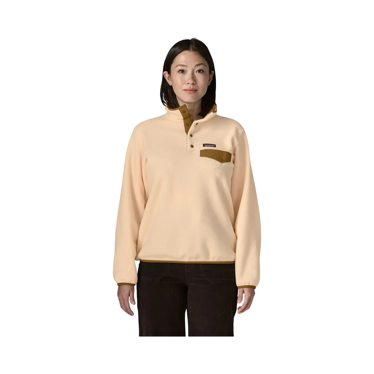Patagonia W's LW Synch Snap-T P/O beige - Pull polaire sur fond transparent - Surfshop Shapers Club House, La Rochelle