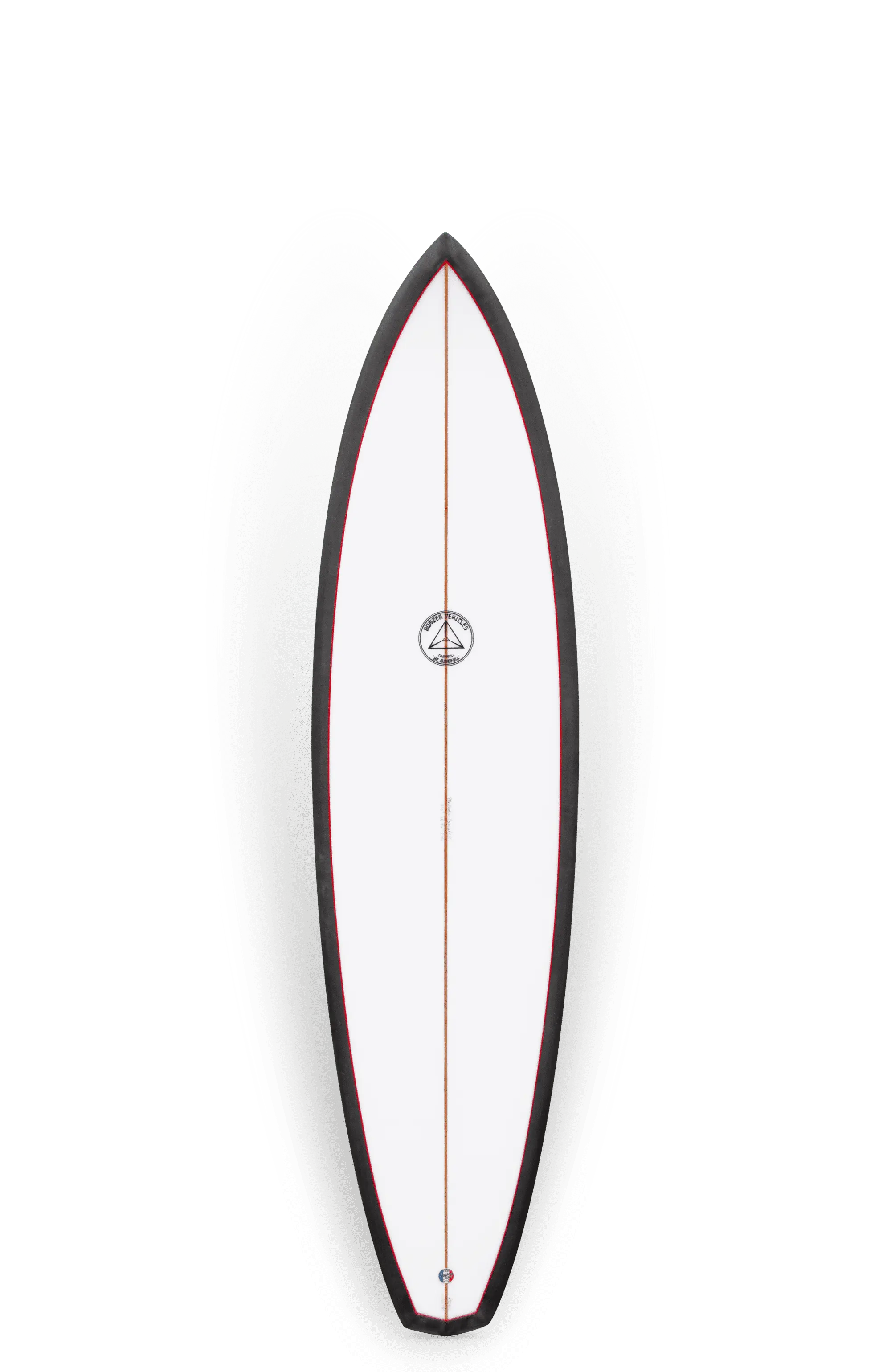 Shapers-Club- Une planche de surf Campbell Brothers - Russ Short 7'0" x 20' 3/4" x 2' 3/4" est présentée à l'endroit. La planche blanche aux bords noirs et à la bordure rouge présente une pointe, un fond arrondi et un logo près du centre supérieur. -surfshop-surfboard