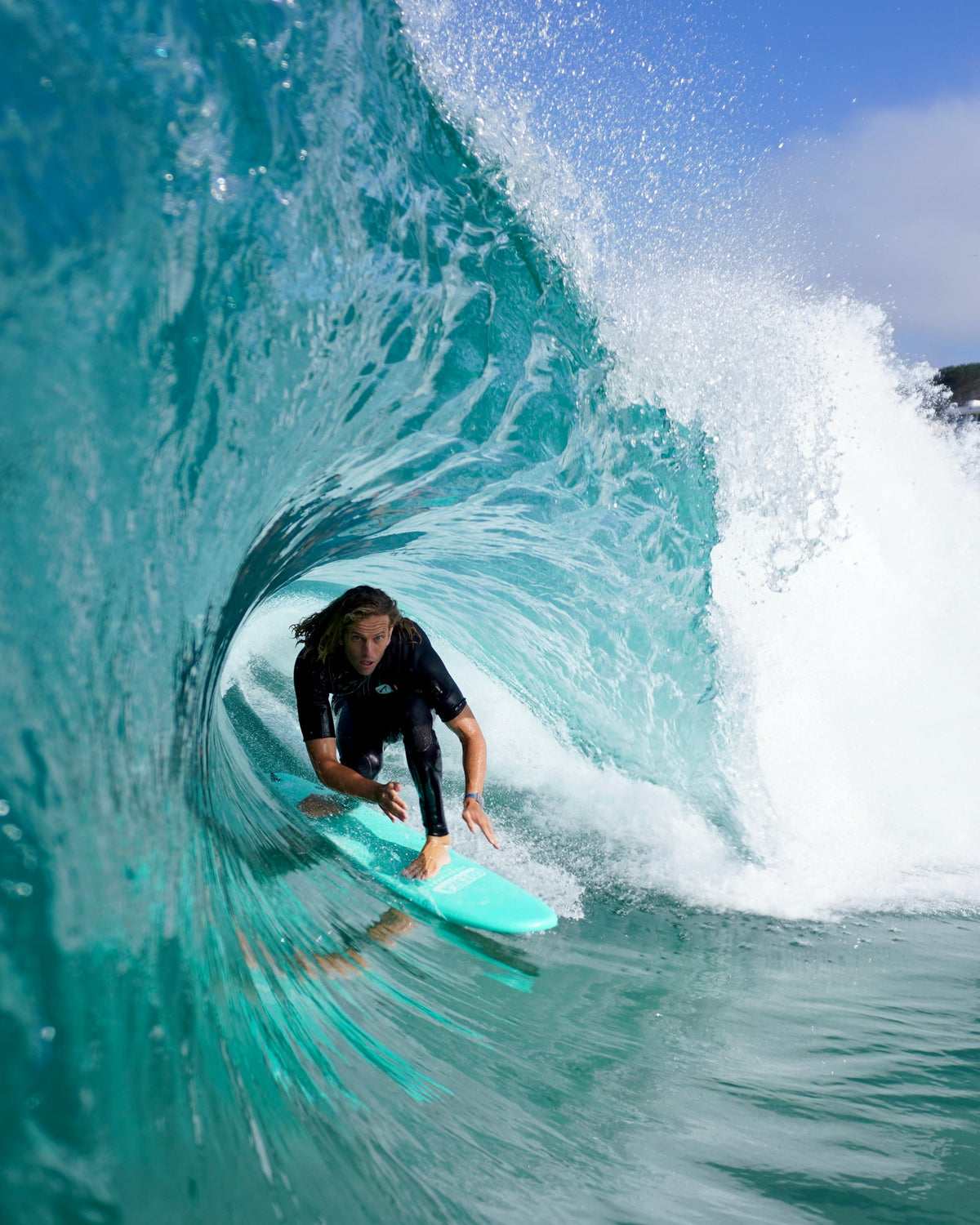 Blair Conklin dans un tube sur une Odysea Catch Surf