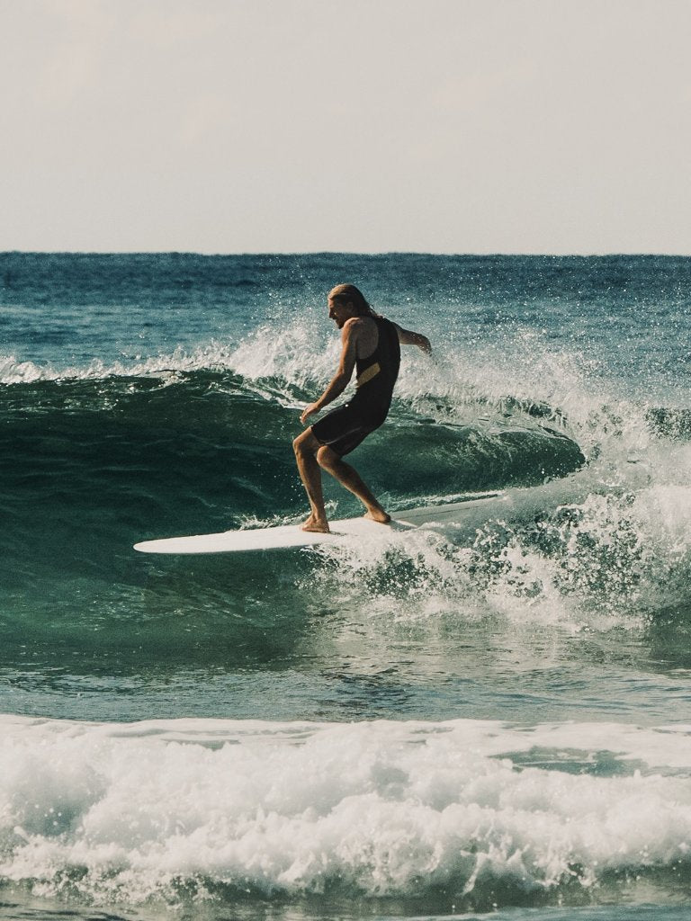 Kai Ellice-Flint en longboard