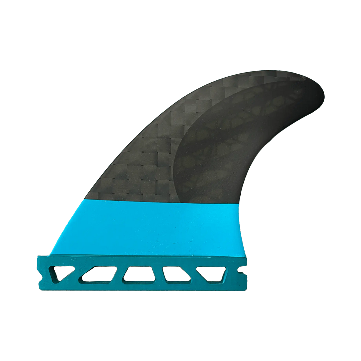 Shapers-Club- Aileron de planche de surf fabriqué avec une partie supérieure en fibre de carbone noire et une partie inférieure turquoise vibrante, orné d'un motif géométrique en treillis complexe à la base sur un fond vert uni. Ce design élégant est parfait pour les passionnés du Futures - F4 Blackstix 3.0 - Carbon, offrant à la fois style et performance. -surfshop-surfboard