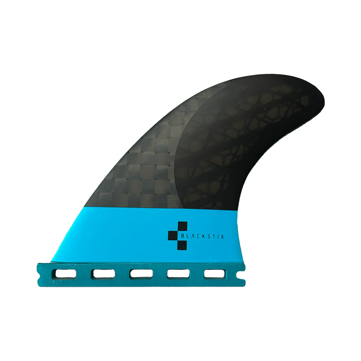 Shapers-Club- L'image présente l'aileron de planche de surf Futures - F4 Blackstix 3.0 - Carbon, présentant une base bleue avec les mots « BLACKSTIX 3.0 » imprimés dessus et une partie supérieure noire avec un motif en fibre de carbone. L'aileron comprend également une base fendue horizontale pour une fixation facile à une planche de surf. -surfshop-surfboard