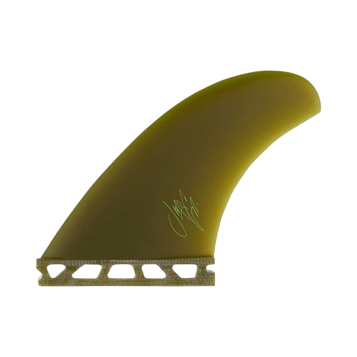 Shapers-Club- L'aileron de planche de surf McCallum Raked QD (Single Tab) présente une couleur vert olive avec une teinte jaunâtre et une base texturée, mettant en valeur la signature McCallum près de son centre, sur un fond uni pour souligner sa forme élégante. -surfshop-surfboard