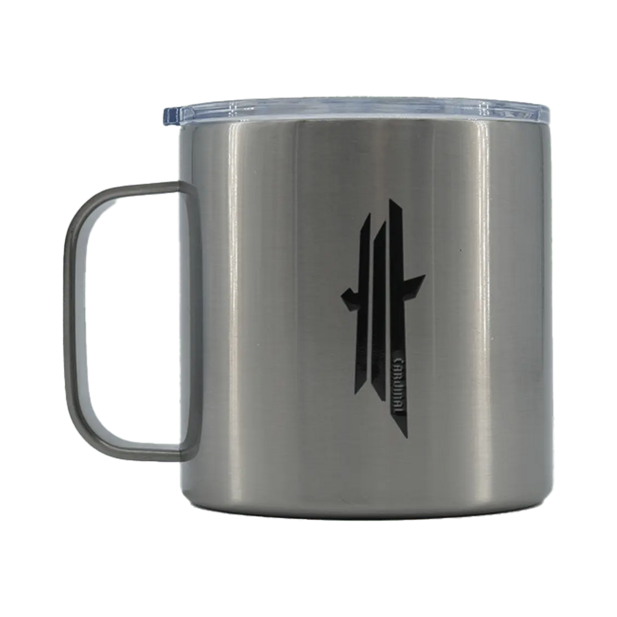 Shapers-Club- Une tasse isotherme Shapersclub Cardinal (trident) élégante et moderne en acier inoxydable argenté présente un logo noir, une poignée et un couvercle en plastique transparent. -surfshop-surfboard