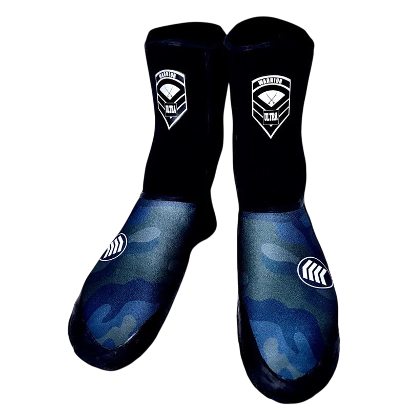Chaussons de surf Surfshop - Shapers Club House Wetty Warrior Ultra Camo 3mm bleus avec doublure polaire et logo