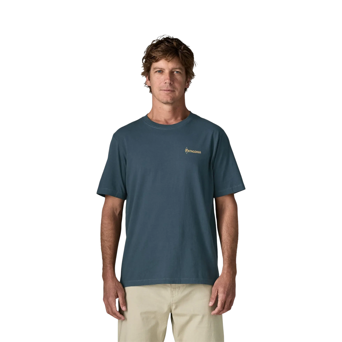 Homme portant un t-shirt bleu Patagonia en coton avec logo sur la poitrine, vendu par Surfshop - Shapers Club House