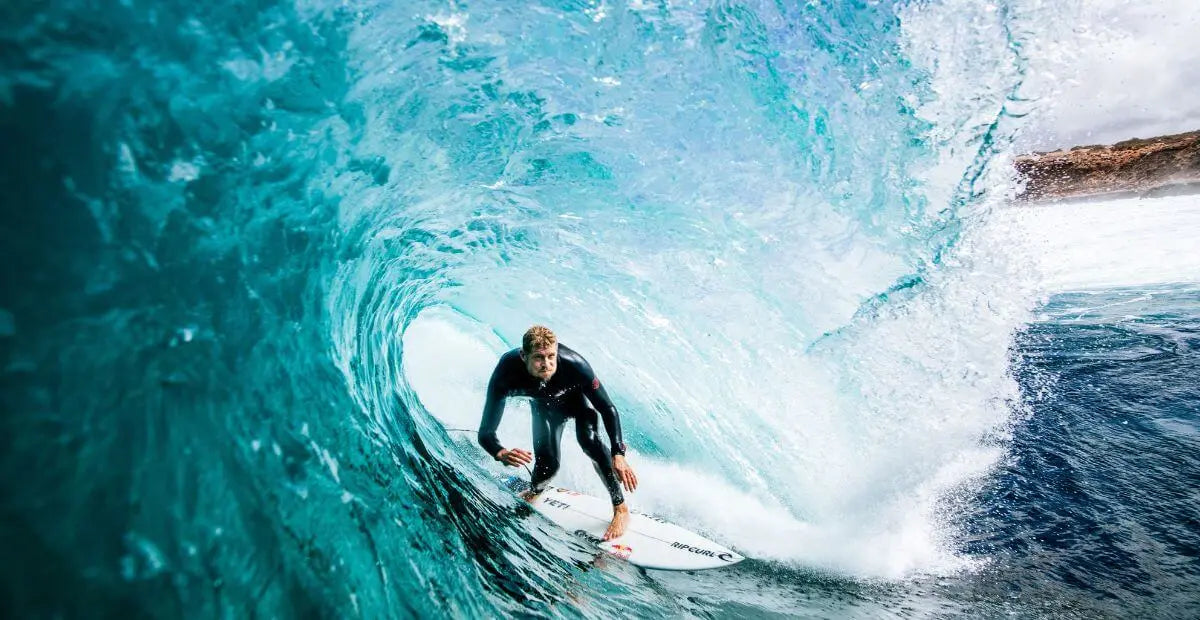 Quelle combinaison de surf choisir selon la saison