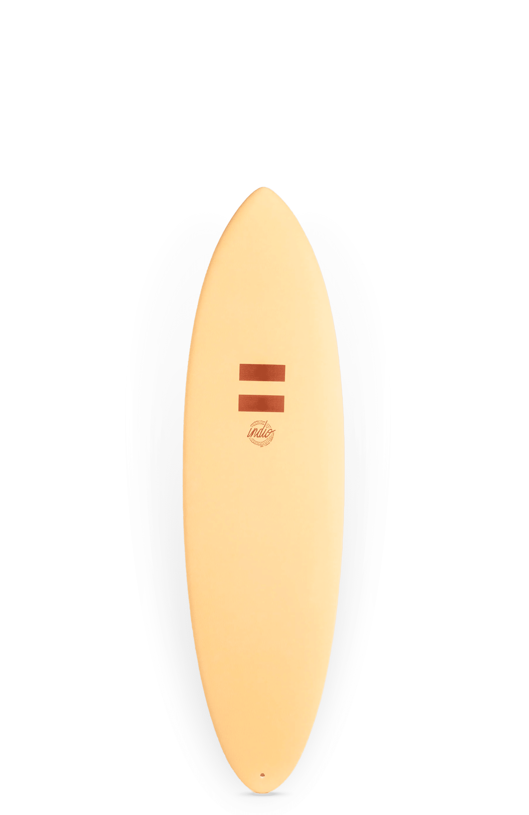 Shapers-Club- Planche de surf INDIO ULTRA Endurance RACER 6'0 de couleur sable avec le nom de la marque « Indio » au centre et deux lignes rouge-brun parallèles au-dessus. La planche de surf, qui incarne l'endurance et la vitesse comme une Endurance RACER, a une forme arrondie et profilée et est présentée verticalement sur un fond uni. -surfshop-surfboard