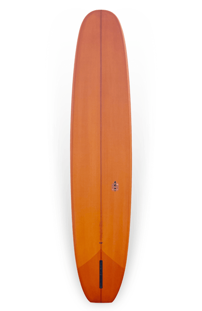 Shapers-Club- Une planche de surf Free Jane orange vif et accrocheuse se dresse sur un fond blanc, mettant en valeur son design épuré et élégant. Près du haut de la planche se trouve un petit logo, et elle est conçue avec des dimensions précises pour des performances optimales : 9'4" x 23' 1/2" x 2' 7/8". -surfshop-surfboard