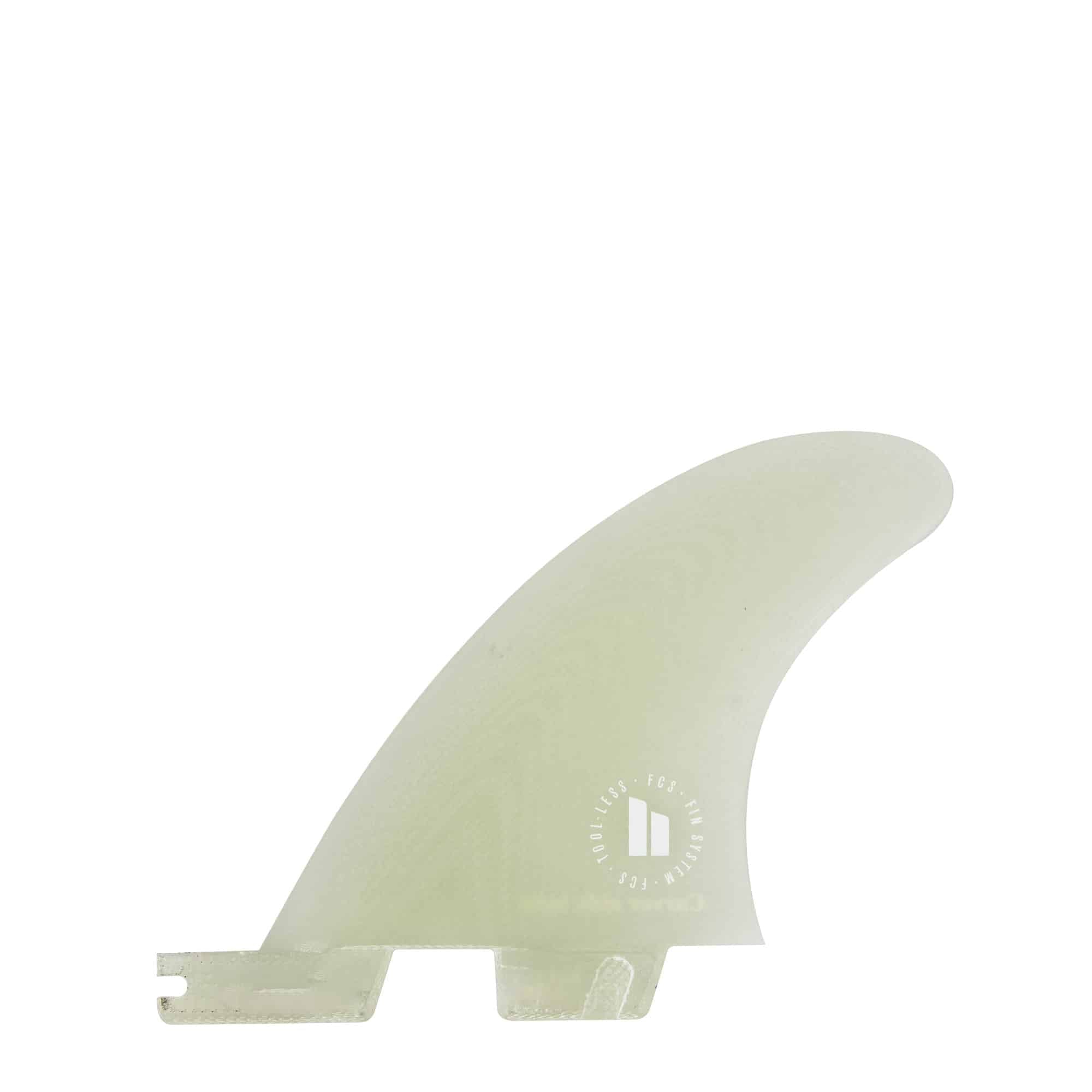 Shapers-Club- Image isolée d'un aileron de planche de surf FCS Ⅱ Carver Quad Side Rear Byte Performance Glass de couleur blanche, présentant une apparence légèrement translucide et un logo avec du texte et un motif rectangulaire près de la base. L'aileron en forme de Carver a un bord avant incurvé, un bord arrière droit et est conçu pour la fixation du boîtier d'aileron. -surfshop-surfboard