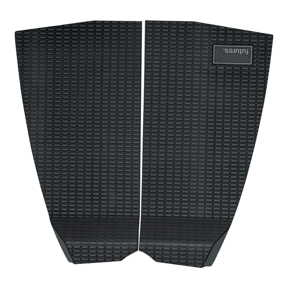 Shapers-Club- Les pads de traction FUTURE - F2P WILDCAT, inspirés de la furtivité d'un chat sauvage, sont de couleur noire avec une étiquette logo rectangulaire sur un pad. Ils sont conçus pour les planches de surf de demain et présentent un motif quadrillé ainsi qu'une petite encoche en bas. -surfshop-surfboard
