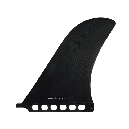 Shapers-Club- L'aileron simple de surf Roger Hinds - Apex - 10,5" est noir avec un profil légèrement incurvé et présente une surface texturée ornée de lignes subtiles et ondulées. Il comprend une série de trous le long de la base pour la fixation à une planche de surf Apex, avec du texte imprimé sur la partie inférieure de l'aileron. -surfshop-surfboard