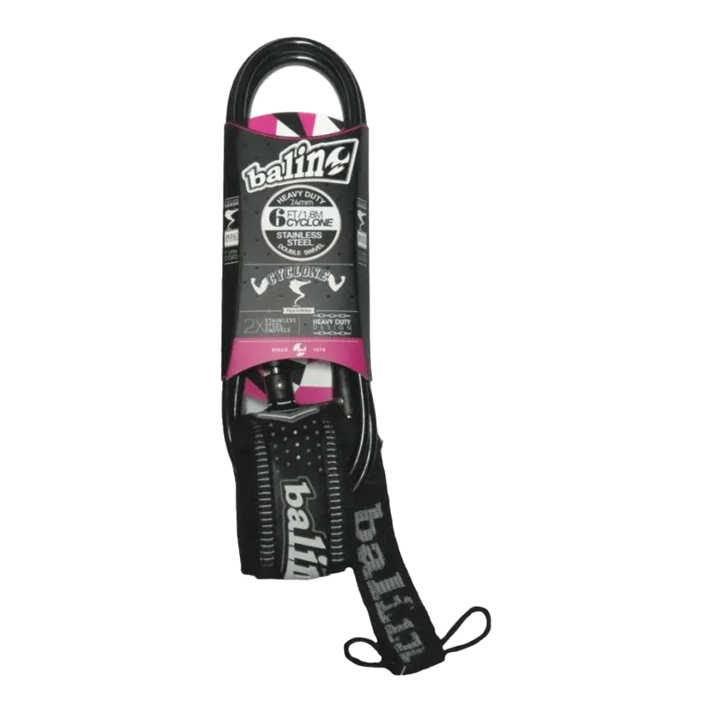 Shapers-Club- L'emballage du leash de surf BALIN - LEASH - 6' - BLACK souligne sa résistance remarquable et son adéquation aux grosses vagues, mettant en valeur une marque claire et un logo bien affiché sur la sangle. -surfshop-surfboard