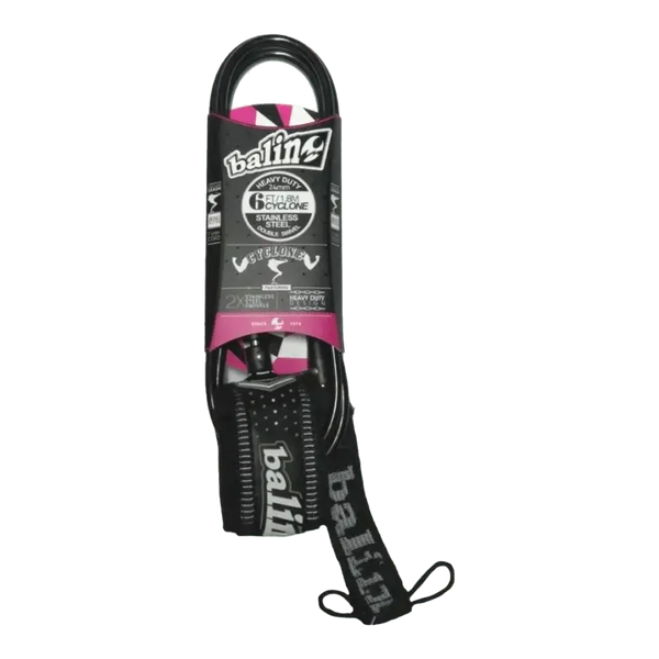Shapers-Club- L'emballage du leash de surf BALIN - LEASH - 6' - BLACK souligne sa résistance remarquable et son adéquation aux grosses vagues, mettant en valeur une marque claire et un logo bien affiché sur la sangle. -surfshop-surfboard