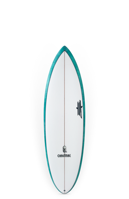 Shapers-Club- Une planche de surf blanche emblématique de 6'0 x 21 x 2,62 - 35L, dotée d'une bordure turquoise et d'un logo noir, est élégamment placée sur une surface ovale réfléchissante, créant une illusion d'ombres qui se chevauchent. -surfshop-surfboard