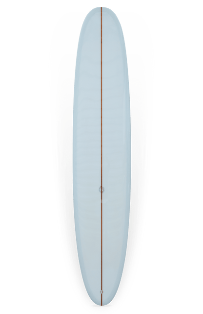 Shapers-Club- Vue de dessus de la planche de surf Dead Kooks - Casbah 9'6" x 22' 3/4" x 2' 3/4" bleu clair, avec une seule corde en bois qui court dans le sens de la longueur au centre. La planche de surf arbore une finition brillante et est conçue de manière experte pour surfer sur les vagues. -surfshop-surfboard