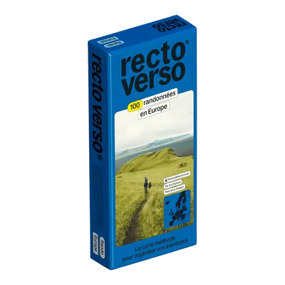 Shapers-Club- Le Coffret Recto Verso Europe est un coffret bleu représentant un randonneur sur un terrain herbeux. Il met en avant « 100 randonnées en Europe » et inclut une petite carte de l'Europe dans le coin inférieur droit. -surfshop-surfboard