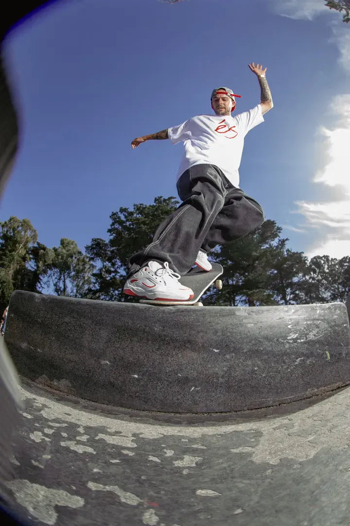 éS Skateboarding