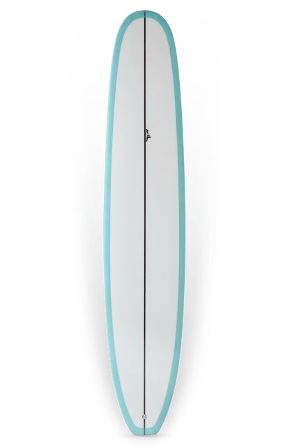 Shapers-Club- La planche de surf Keeper 2 - 9'6" x 23" x 3" est dotée d'un pont blanc, de bords turquoise et d'un longeron central noir. Sa queue arrondie accentue son design minimaliste et élégant, offrant le mélange parfait de style et de performance pour les amateurs de vagues. -surfshop-surfboard