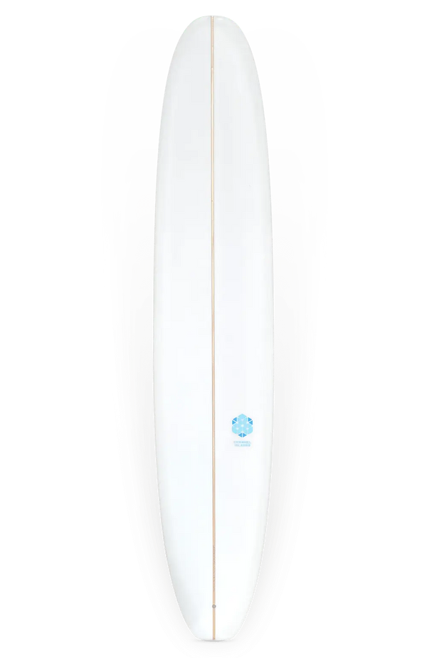 Shapers-Club- Une planche de surf CI LOG 9'6 x 23 x 3"1/8 en blanc, avec un logo bleu subtil près du bas. La planche présente un design épuré et une finition brillante immaculée. -surfshop-surfboard
