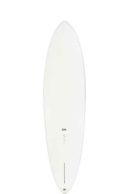 Shapers-Club- La planche de surf Addiction - Eldorado 7'1" x 20" x 2' 3/4" présente un design élégant et épuré qui donne l'impression de surfer sur les vagues à bord d'un Eldorado. Cette planche de surf blanche présente un nez légèrement arrondi et une queue étroite, avec des marquages minimaux tels qu'un petit logo près du centre et un autre près de la queue, le tout sur un fond blanc uni. -surfshop-surfboard