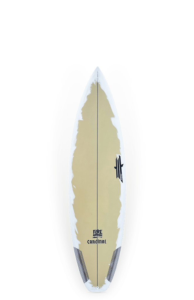 Shapers-Club- La planche de surf « Fire Arrow » présente un centre jaune pâle complété par des bords blancs. Elle comprend un logo minimaliste et le texte « Cardinal ». Avec ses dimensions épurées de 6'1" x 19 3/4" x 2 5/8", cette planche offre une forme symétrique idéale pour le surf, avec un volume de 33 litres. -surfshop-surfboard