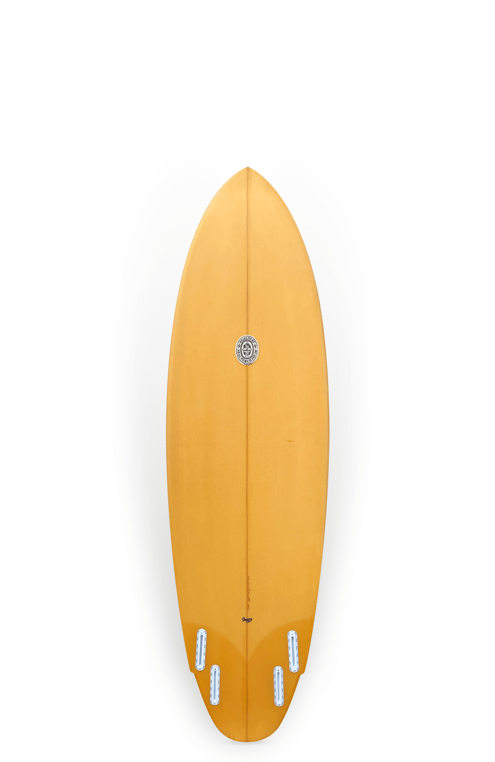 Shapers-Club- Une planche de surf jaune New Quartet de 6'2" x 21" avec un nez et une queue arrondis, équipée de fentes pour ailerons sur le fond, est présentée à la verticale sur un fond blanc. -surfshop-surfboard