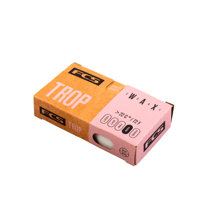 Shapers-Club- Une boîte en carton rectangulaire étiquetée « FCS - Wax - Trop », conçue pour la cire de planche de surf. L'emballage indique qu'elle convient à des températures de 20 °C (72 °F) et plus. La boîte présente une palette de couleurs marron et rose naturelles avec la marque FCS et les détails de température bien en évidence. -surfshop-surfboard