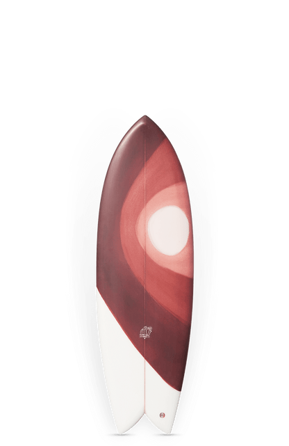 Shapers-Club- Une planche de surf Riches Twin - 5'6" x 20 1/2" x 2 9/16" avec un design abstrait marron et blanc, un grand cercle blanc en haut à droite, deux ailerons, un nez pointu et un arrière-plan avec un effet miroir ombragé. -surfshop-surfboard