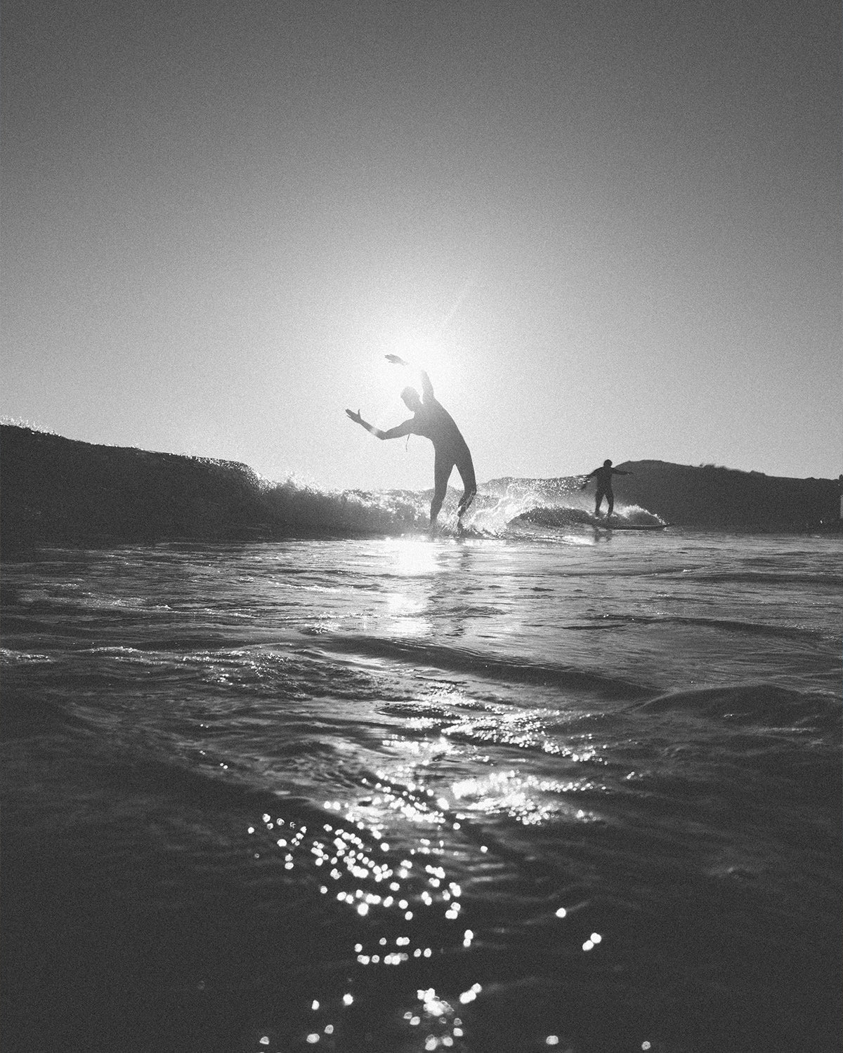 Surfeur à contre-jour, univers Indio Surfboards