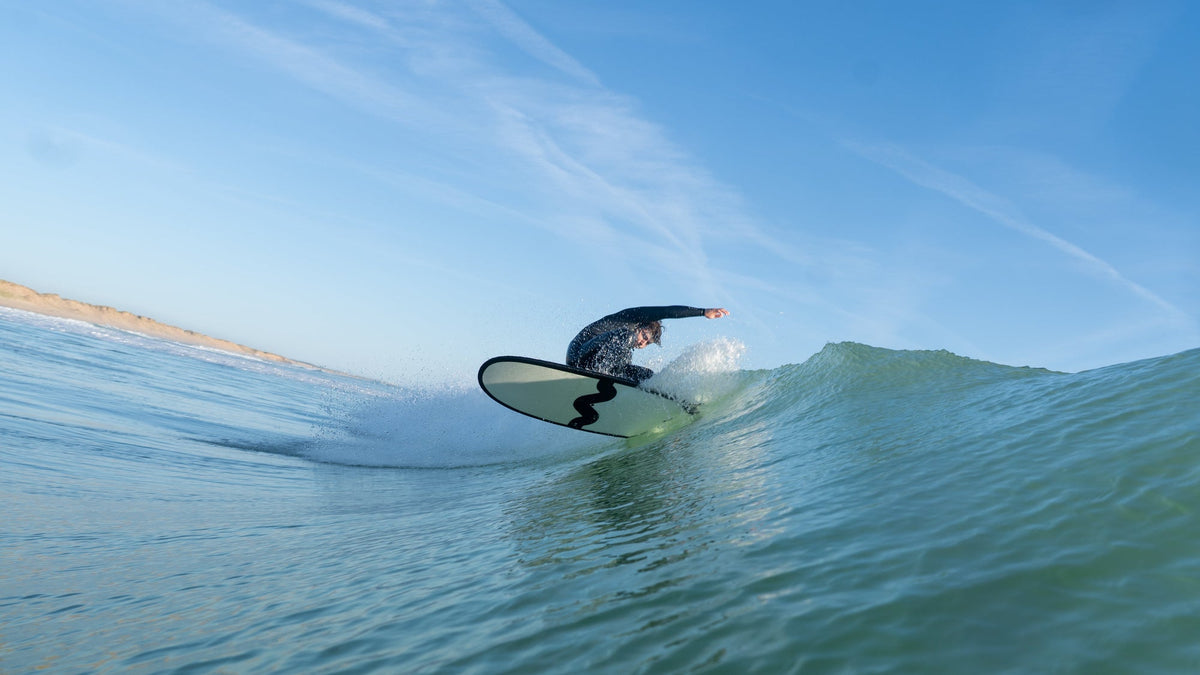 Surf sur une planche modulable Newave