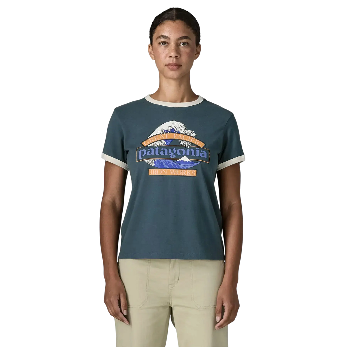 Patagonia W's Great Waves Ringer Tee bleu porte - T-shirt ringer sur fond transparent - Surfshop Shapers Club House, La Rochelle