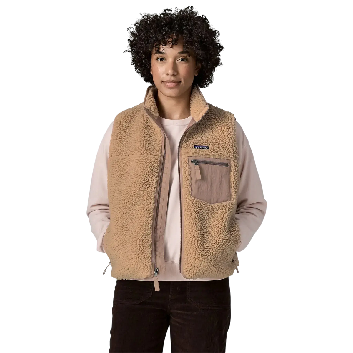 Patagonia W's Classic Retro-X Vest beige - Gilet sherpa sur fond transparent - Surfshop Shapers Club House, La Rochelle