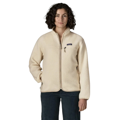 Patagonia W's Retro Pile Jkt beige - Veste sherpa sur fond transparent - Surfshop Shapers Club House, La Rochelle