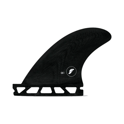 Shapers-Club- Un aileron de planche de surf Futures - Sidebites - FiberGlass au design élégant et incurvé de couleur noire, marqué de l'étiquette « SB1 » et d'un logo « F » stylisé près de sa base. Cet aileron présente une structure en treillis au bas où il se fixe à la planche de surf. -surfshop-surfboard