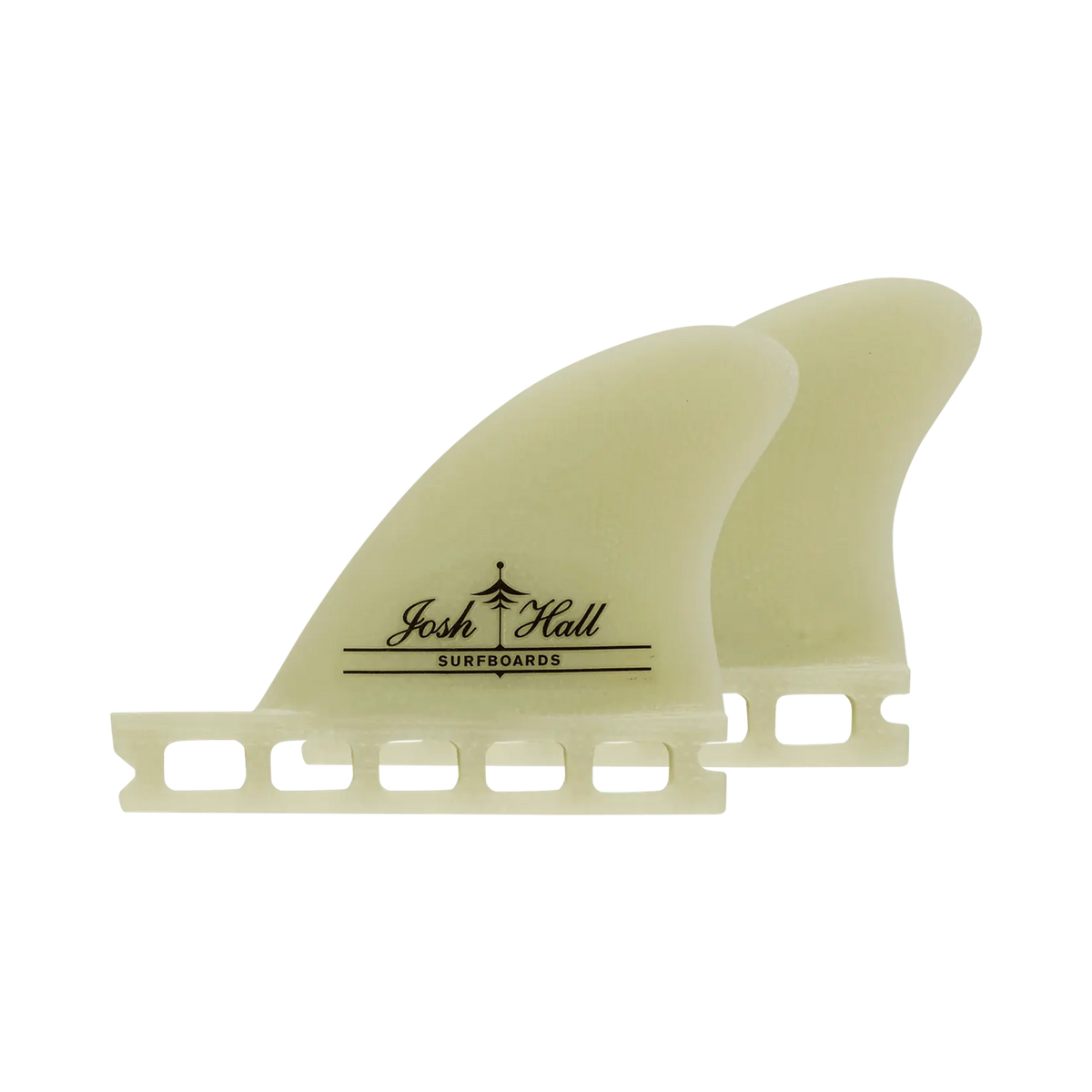 Shapers-Club- Deux ailerons de planche de surf translucides affichent élégamment le logo Josh Hall Surfboards, avec un design Single Tab, sur un fond vert uni. Produit : Josh Hall SB (Single Tab). -surfshop-surfboard