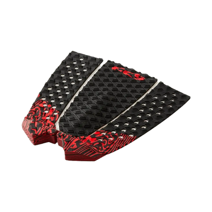 Shapers-Club- Presentation of the Toledo Blood surf board traction mat, a striking black and red accessory featuring a textured diamond pattern with white holes for optimal grip. It features red accents and decorative motifs along the edges, harmoniously combining style and performance. -surfshop-surfboard