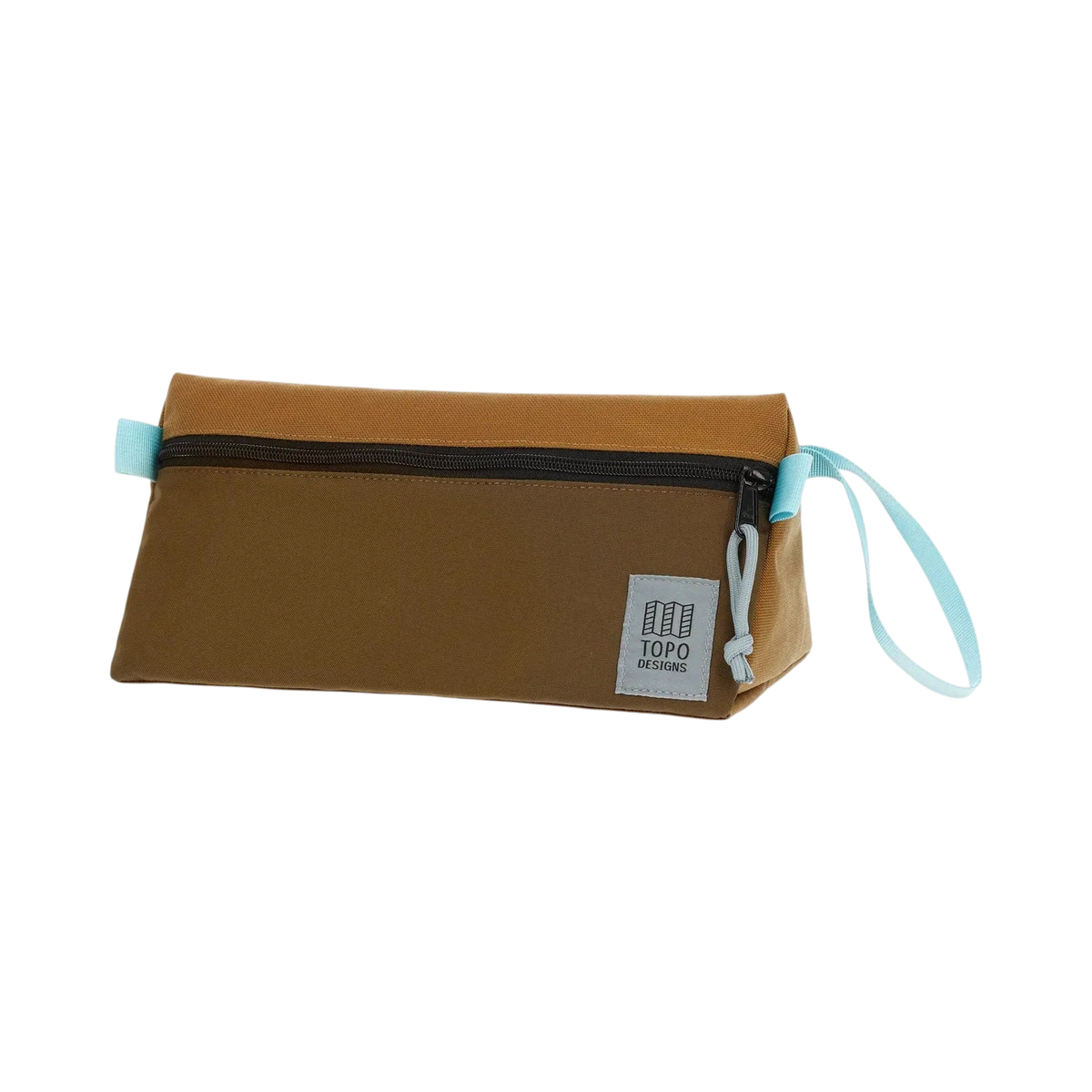 Shapers-Club- The TOPO toiletry bag in Desert Palm and Pond Blue is a rectangular pouch with a smooth fabric surface. It features a horizontal zipper closure on the top, a light blue drawstring reminiscent of Pond Blue attached on one side and a small gray label with text in the lower right corner. -surfshop-surfboard