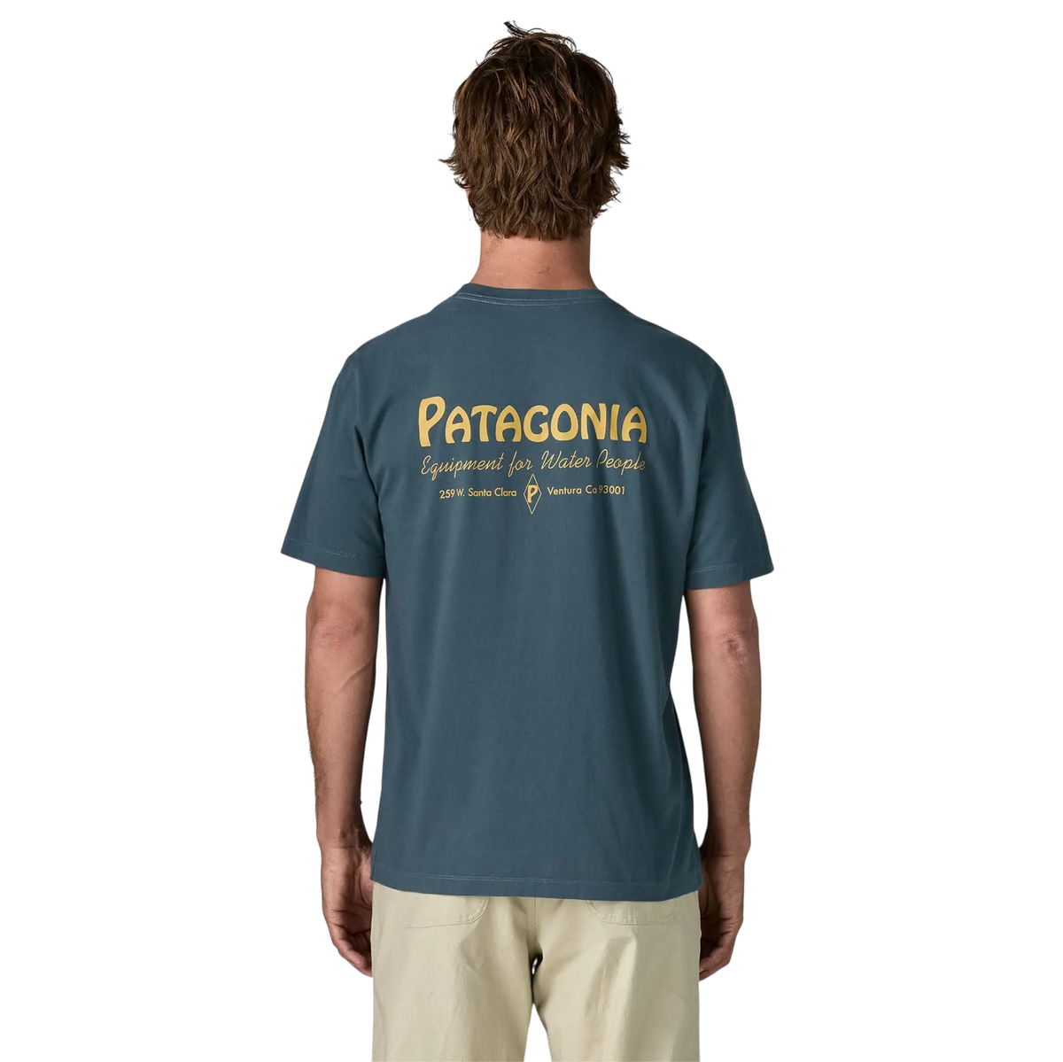 T-shirt bleu Patagonia Water People Banner porté par un homme, vue de dos avec logo graphique au dos